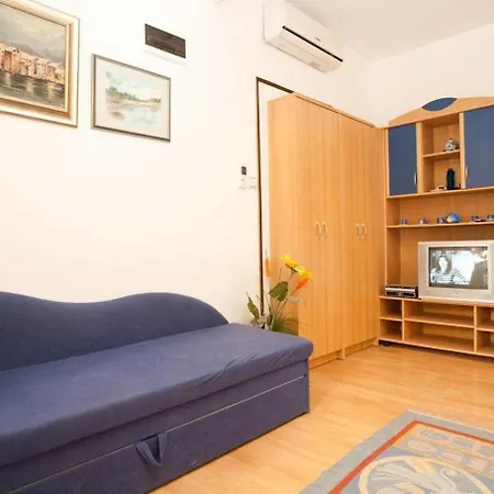 Miro - 300 M From Sea Apartment
