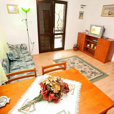 Miro - 300 M From Sea Apartment