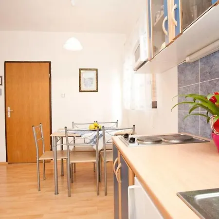 Apartment Miro - 300 M From Sea